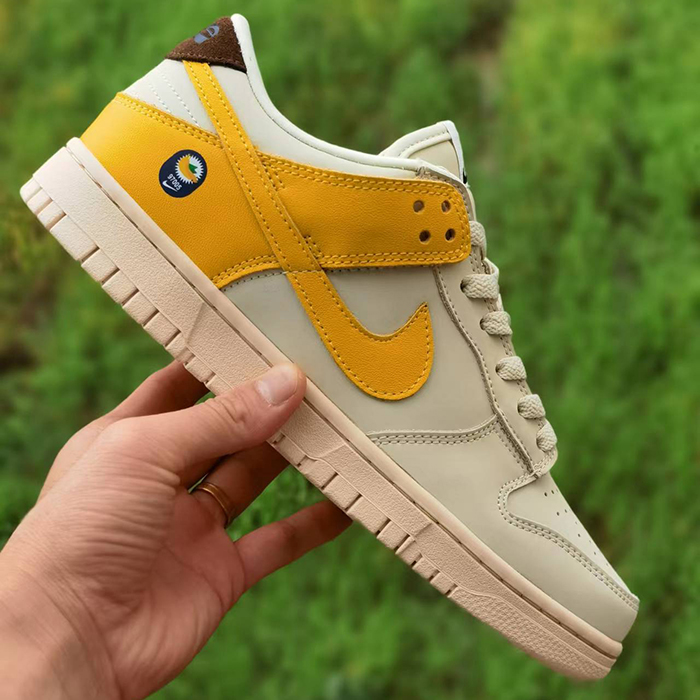 SB Dunk Low Running Shoes-Khkai/Yellow-2666188