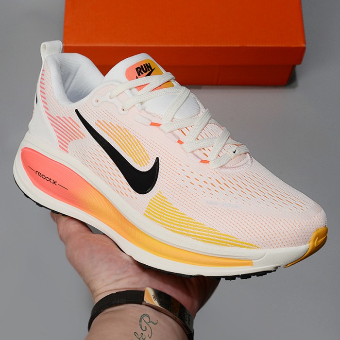 VOMERO 18 Running Shoes-White/Orange-1703807
