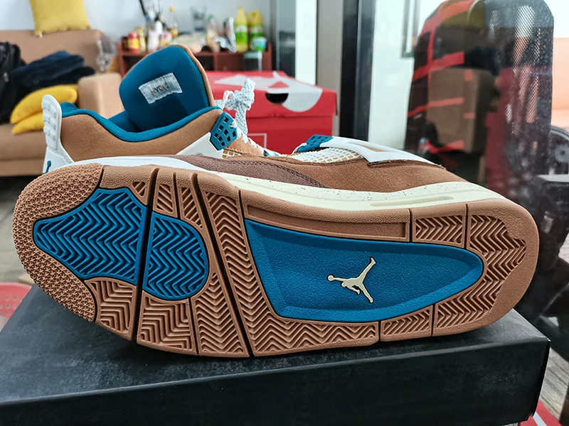 jordan 4 cacao wow sole detail view Real Shot